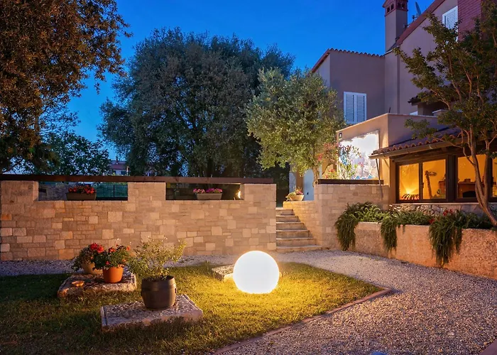 Guesthouse "Barboska" - Big Outdoor Swimming Pool & Private Tennis Court
